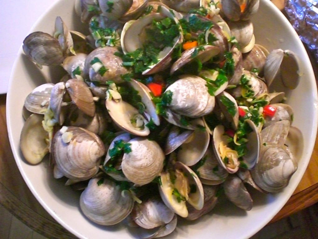 Steamed Clams | Simply Scrumptious by Sarah
