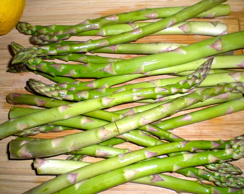 Roasted Garlicky Asparagus | Simply Scrumptious by Sarah